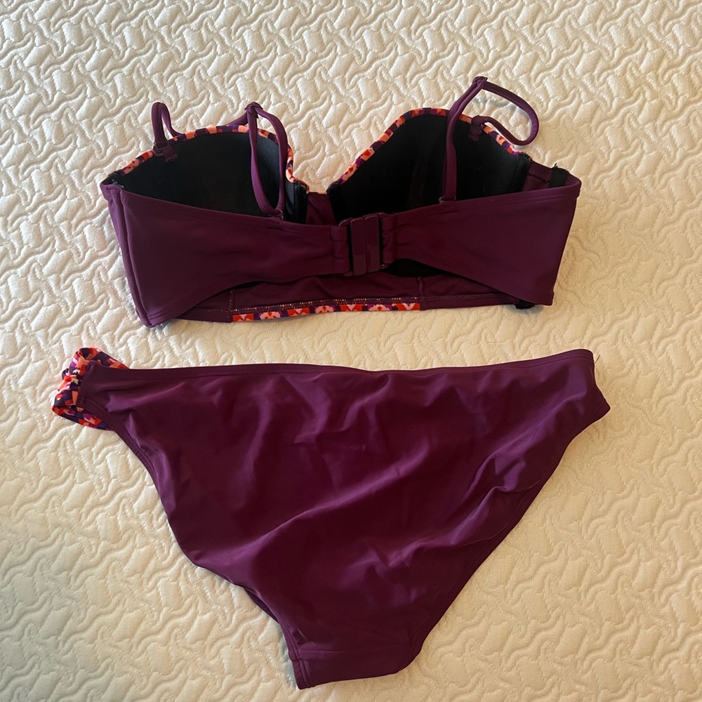 Bikini - Picture 2 of 2